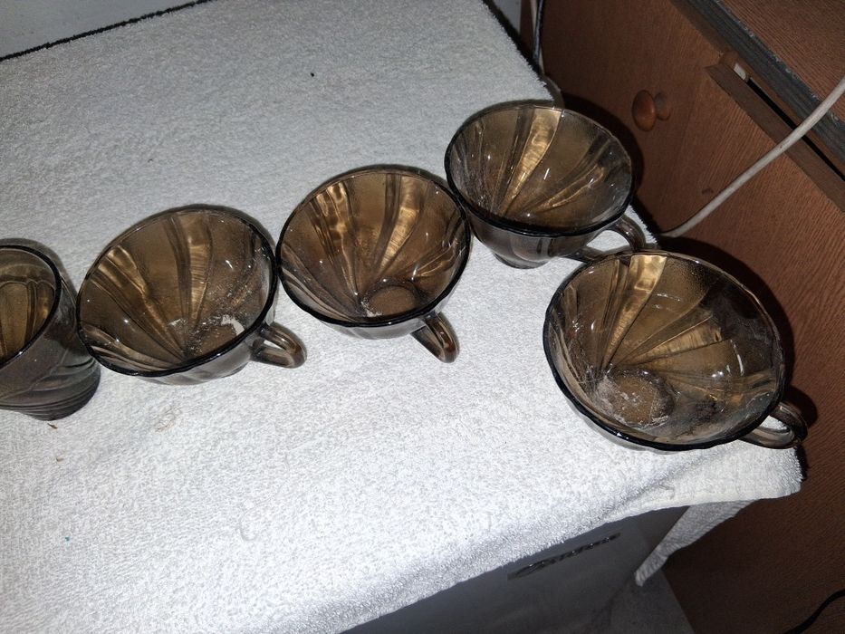 Filiżanki szklaneczki ciemne szklo