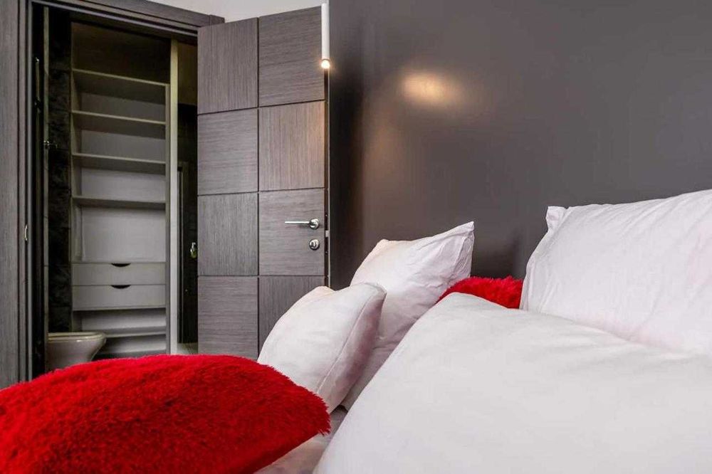 Посуточно 1к квартира . м. Оболонь 10 минут пешком