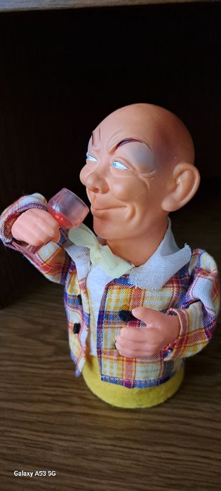 Іграшка яка випиває зі звуком