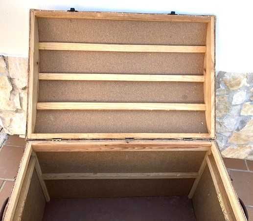 Caixa Baú, em madeira.