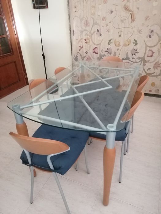 Mesa de refeições tampo vidro