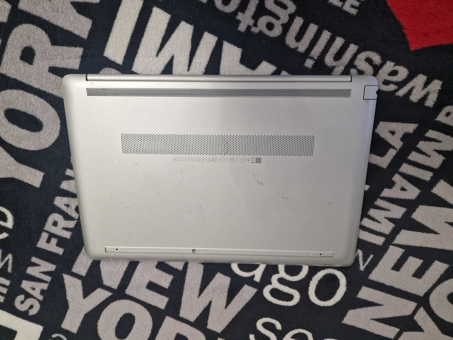 HP 15 250G8/Full HD/Pentium™ Silver N5030Quad-Core/8/128/UНD 2GB