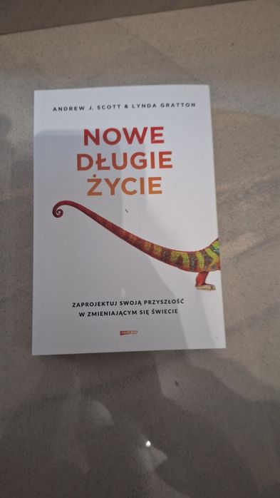 Obrus bieżnik na stół ławę jjh  książka