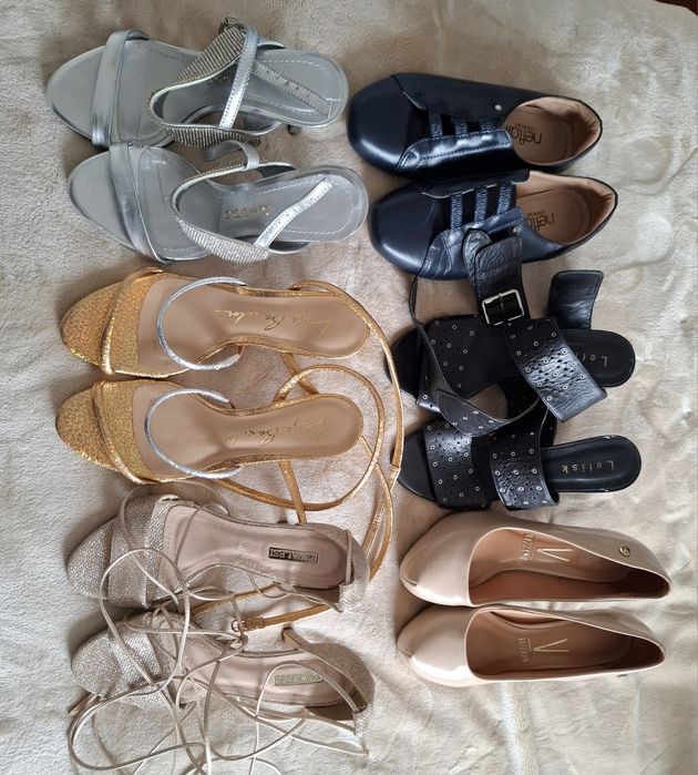 Lote de sandálias e sapatos
