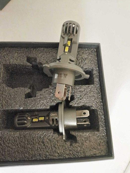 żarówka retrofit LED H4 firmy Qerk