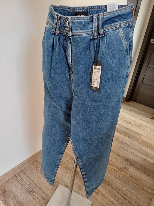 Nowe spodnie damskie Vero Moda rozm W31 L 32.