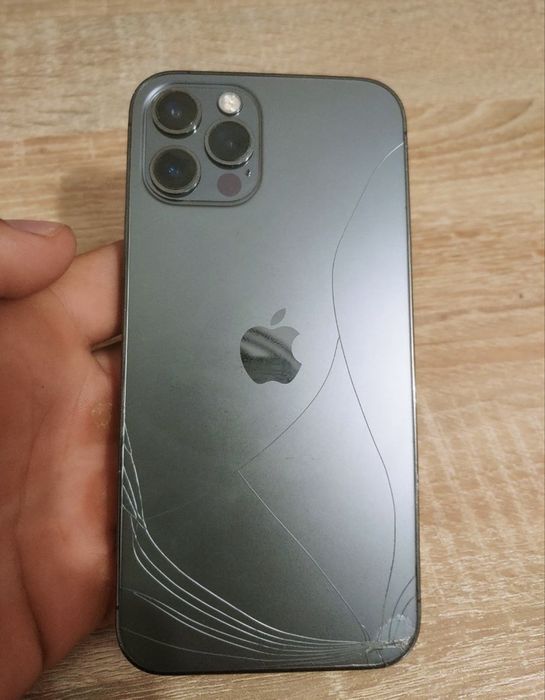 продаю iphone 12 pro 128