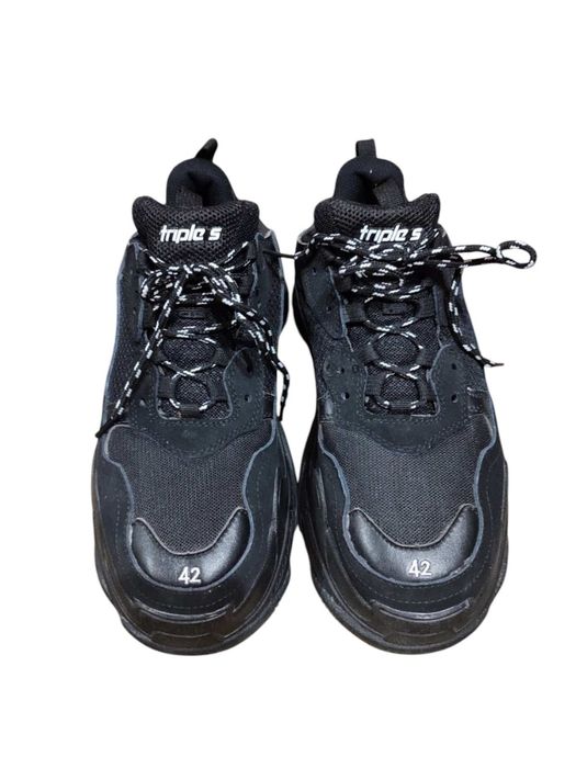 Balenciaga Triple S 

Продам кросівки Balenciaga Tri