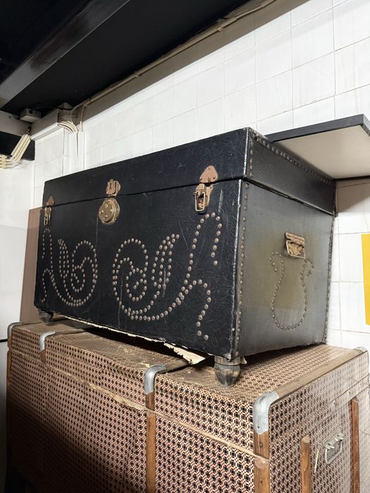 Baú vintage antigo decorativo em madeira e metal – 30€