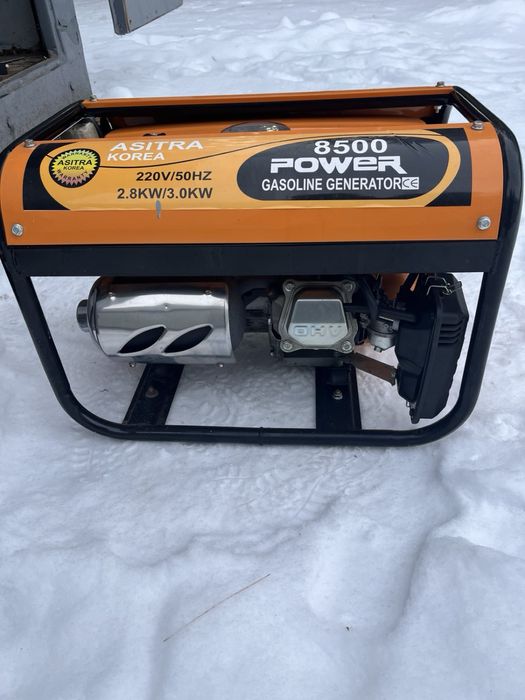 Бензиновий генератор