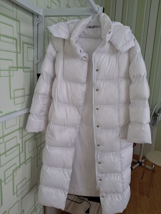 Біленький тепленький пуховичок