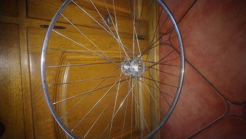 Koło rowerowe szosowe.