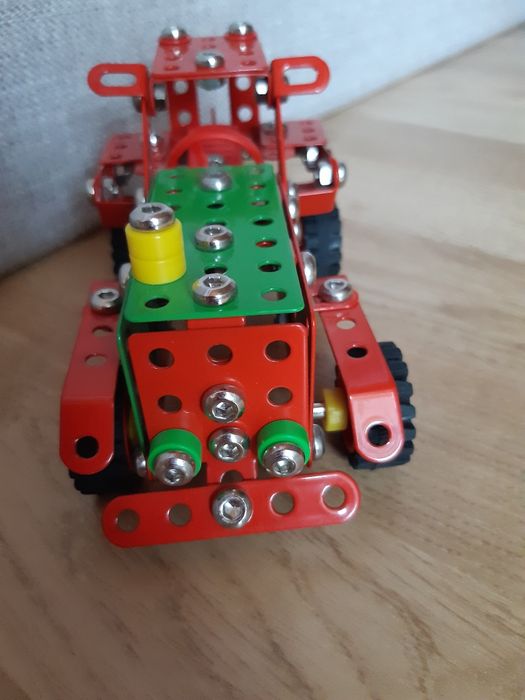 Samochód metalowy konstrukcja do skręcania