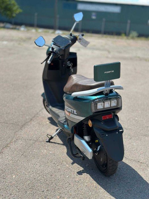 Электроскутер FORTE STRIKER