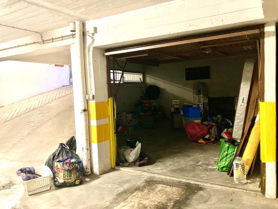 Box de 28m2 em Garagem no Centro da Ericeira