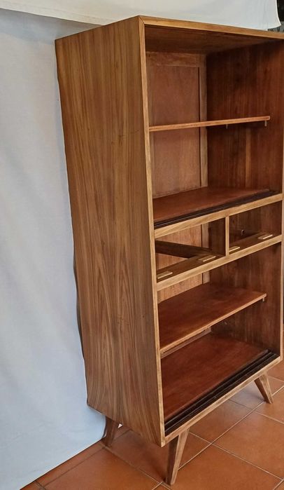 Armário com portas de correr.