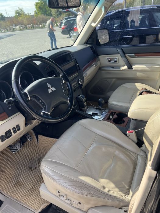 Mitsubishi Pajero Wagon 4