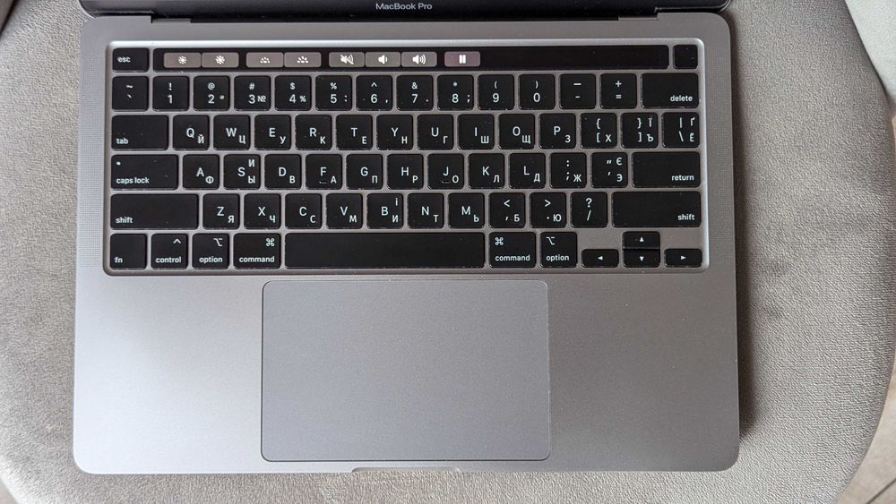 MacBook Pro 2020 i5/8/256