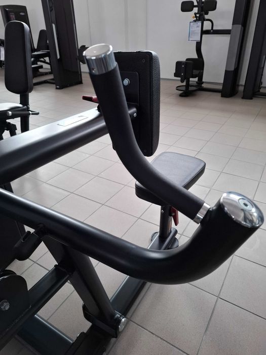 Urządzenie siłowe do ćwiczeń mięśni najszerszych grzbietu