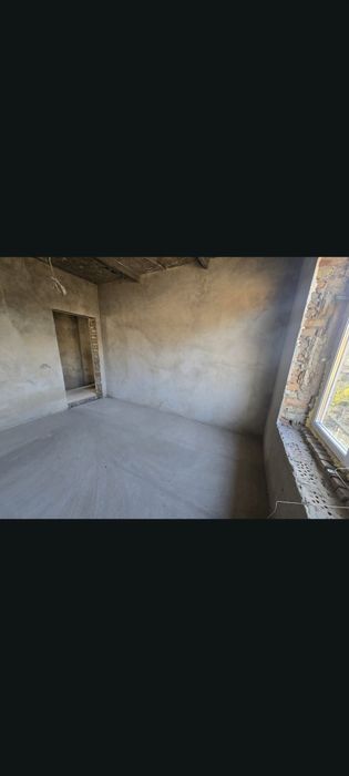 Будинок в Ірпені з газовим опаленням. Є гараж в мінімальне оформлення