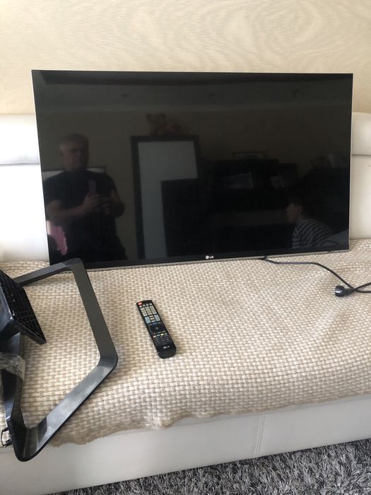 Телевізор  LG 47 LM660T