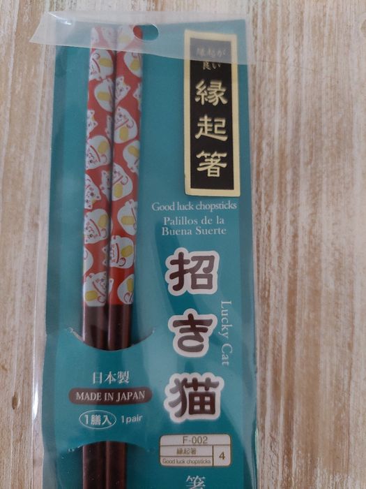 Par de chopsticks japoneses com gatinhos