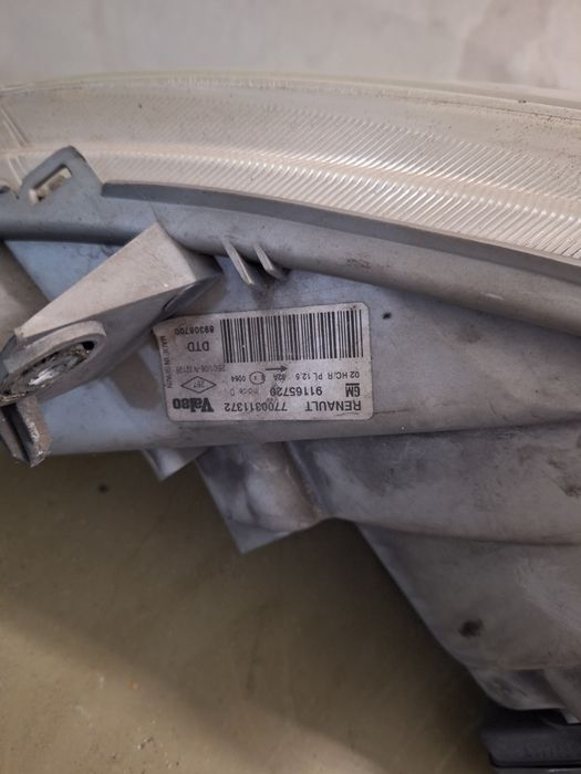 Lampa prawa Valeo Vivaro Trafic Primastar 01-06