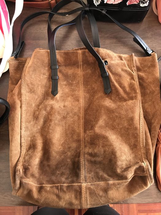 Várias malas, mochilas e carteiras | mulher