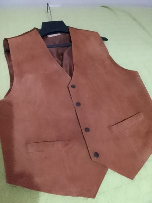 Vendo colete em em carmorça pele genuína