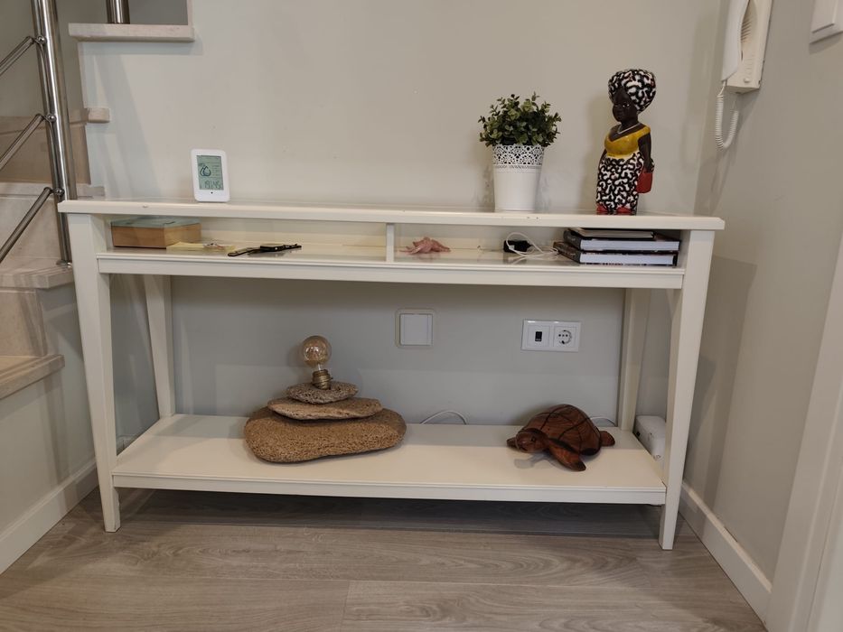 Consola moderna branca