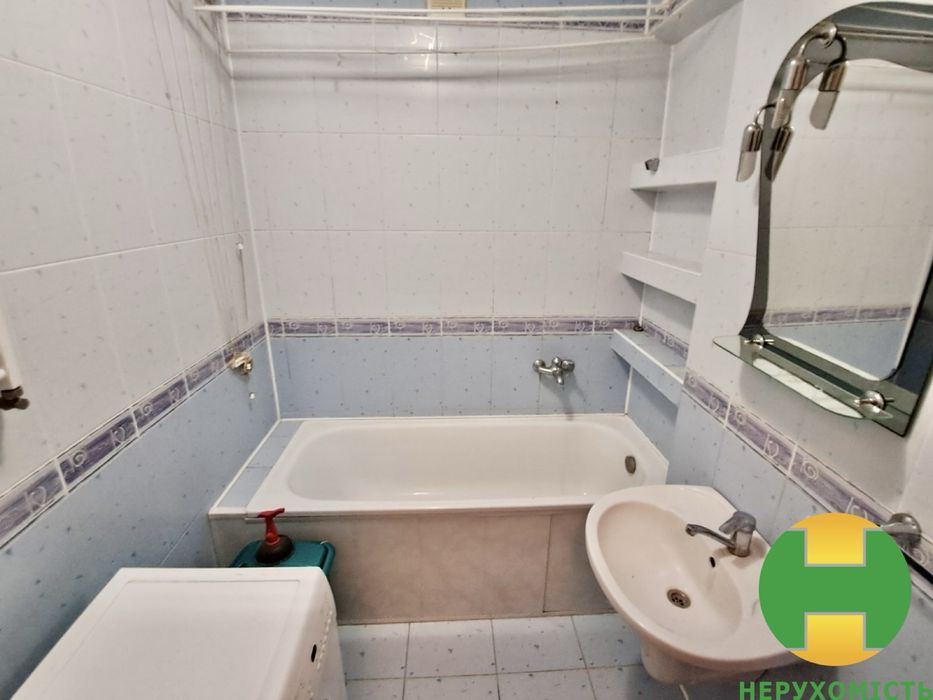 Продається 3-кімнатна квартира .Заводське