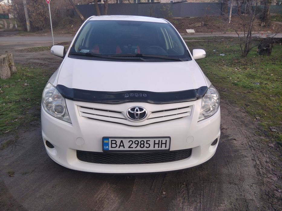 Продам Toyota auris 2011