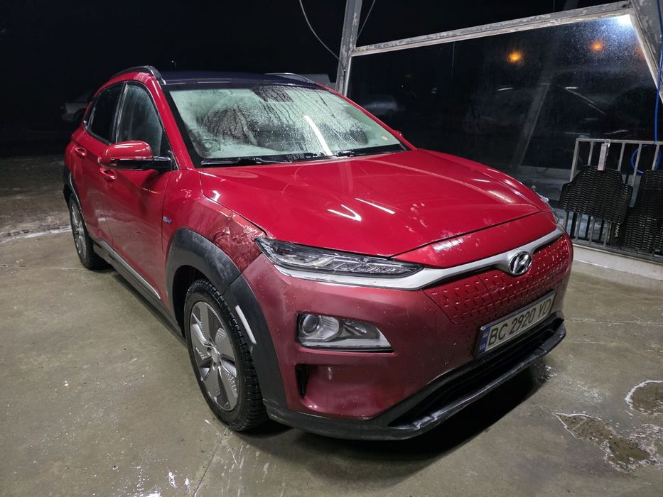 Hyundai kona electric 2019 рік, 64кв, 140000 гарна комплектація