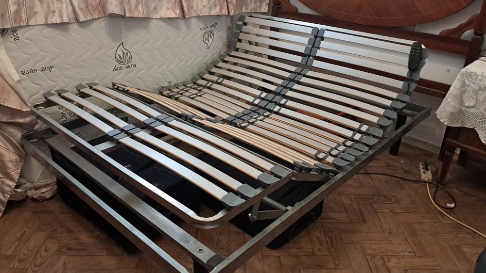 Cama dobrável com comando