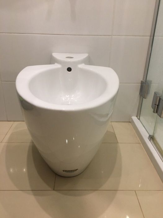 Wysokiej klasy bidet stojący ROCA z serii VERANDA_OKAZJA