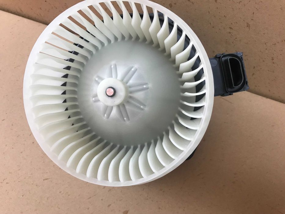 Моторчик печки вентилятор Toyota Rav4 Auris Corolla E15