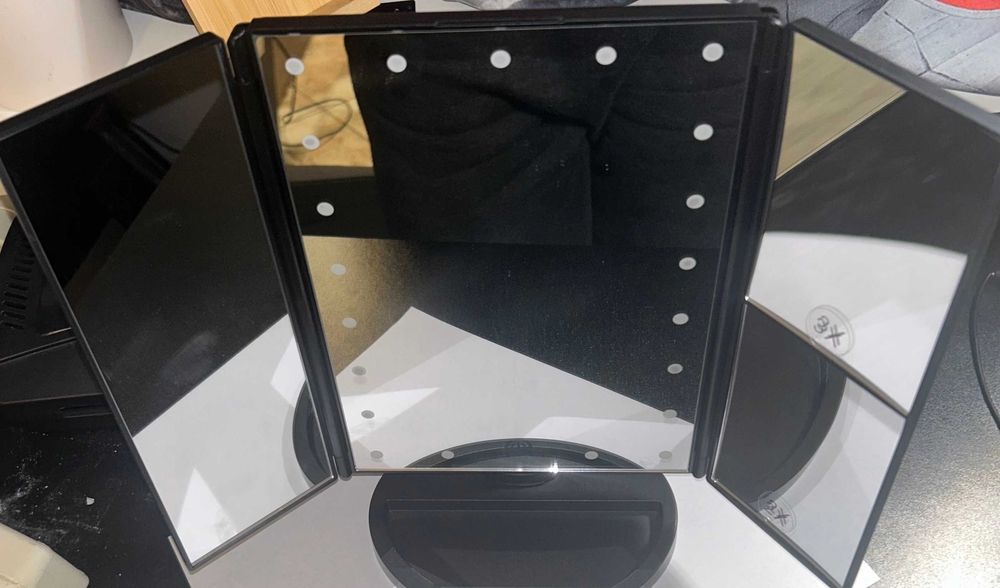 Lusterko kosmetyczne 21 diodami LED i 2x, 3x powiększeniem