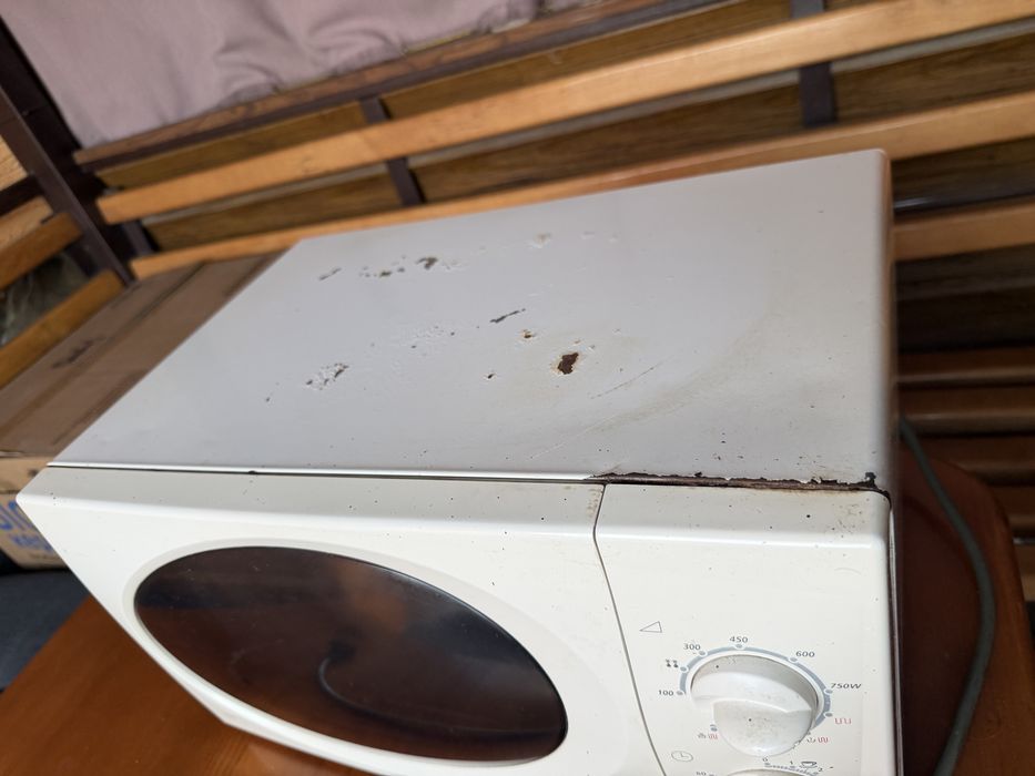 Мікрохвильовка SAMSUNG CE2718 NR 750Bт, Гриль 1100Вт