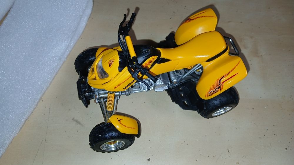 Kawasaki Ninja ZX-9R Guiloy 1/10