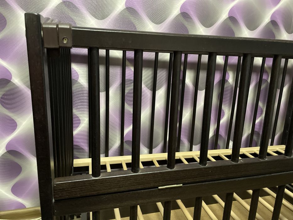 Дитяче ліжко з матрасом