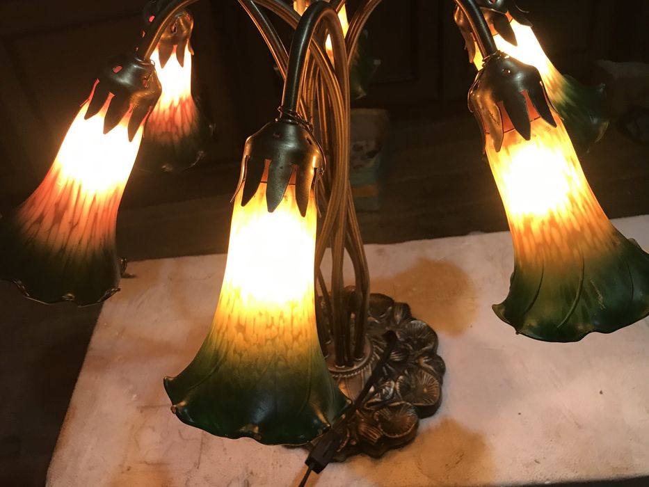 Лампа -тюльпан.Настольная. Старинная.