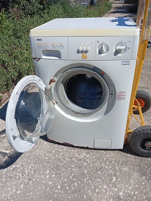 Máquina de lavar roupa Indesit só tem o tambor avariado