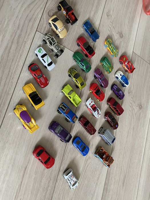 Лот 30 машинок Hot Wheels Disney Pixar Cars Lightning McQueen Mater die-cast