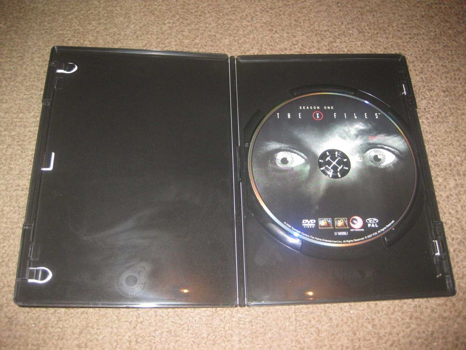 DVD da Primeira Temporada da Série "Ficheiros Secretos(The X Files)"