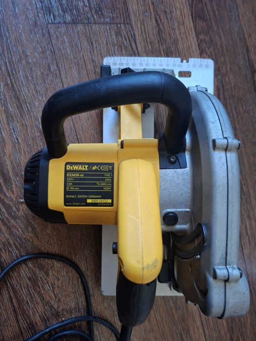 дискова пила Dewalt dwe560- qs