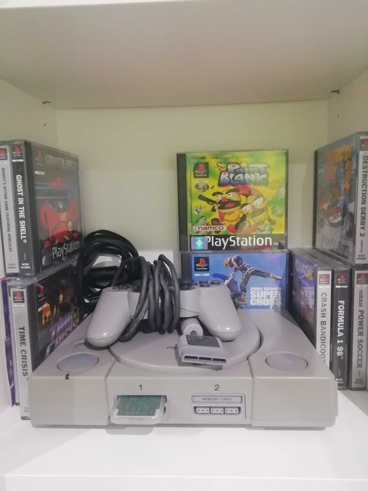 Playstation 1 com Jogos e acessórios