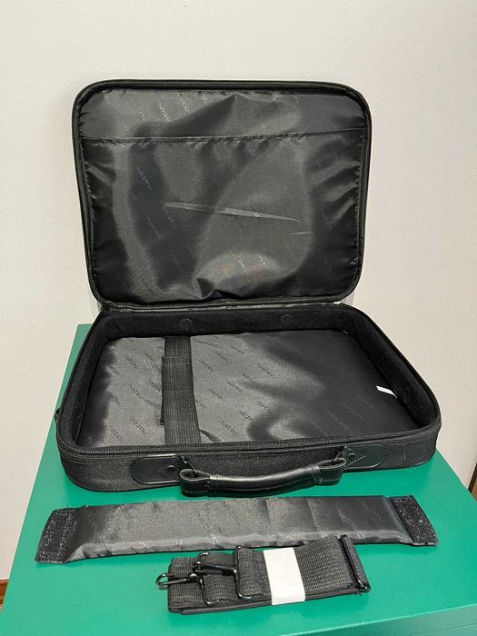 Czarna torba na laptopa Targus