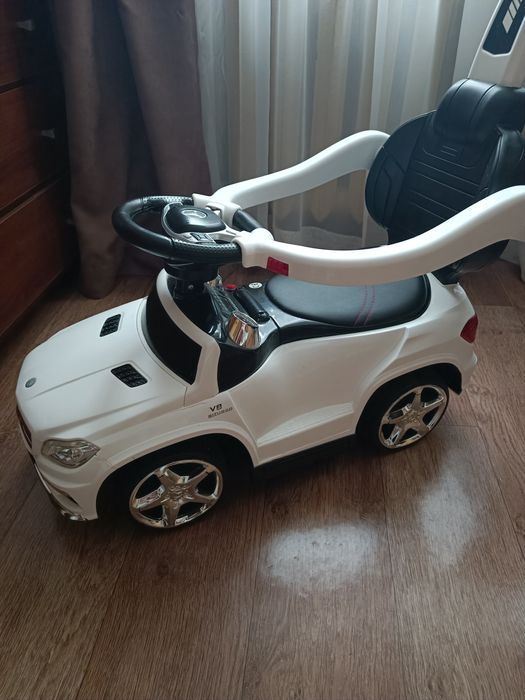 Машинка-толокар с родительской ручкой