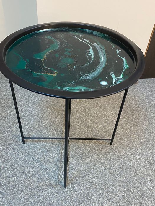 столик із епоксидної смоли