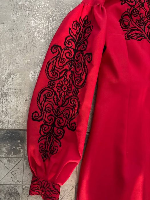 Вишита сукня, ручної роботи